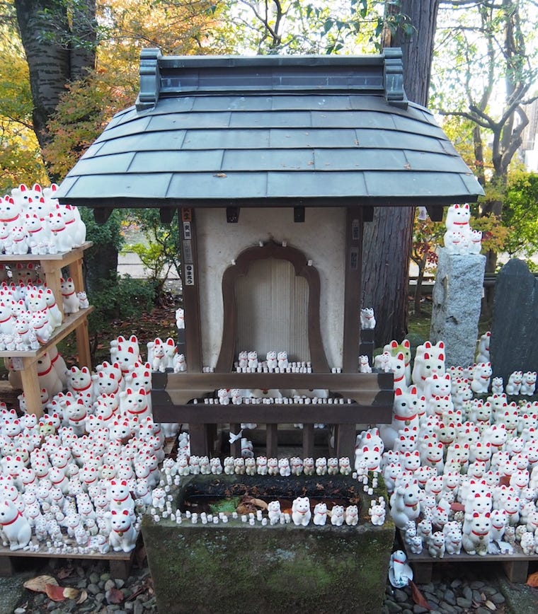 Gotokuji Temple Maneki Neko figurines