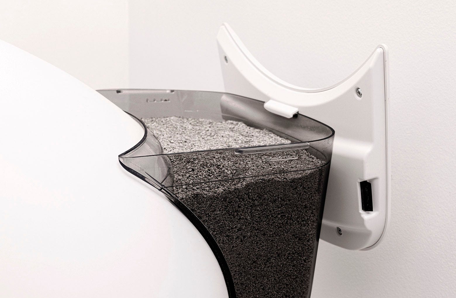 Image of LitterHopper lid attached to the LitterHopper