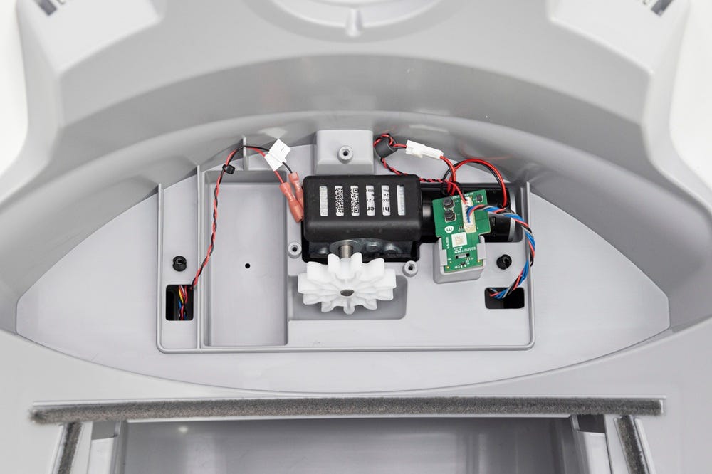 Motor installed in motor cavity with top rubber motor isolator