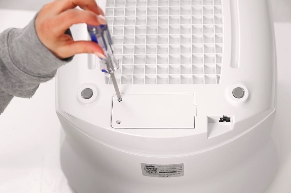 Litter-Robot EVO base upside down unscrewing battery cover