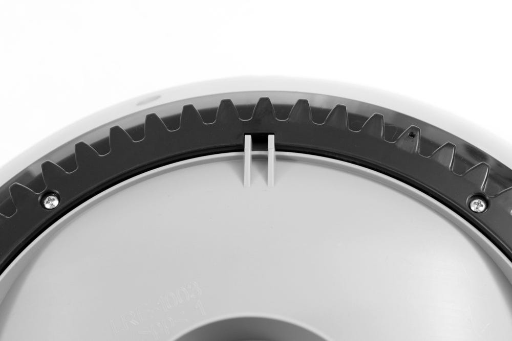 Globe track alignment